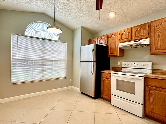 3rd image of 2940 Delcrest Dr