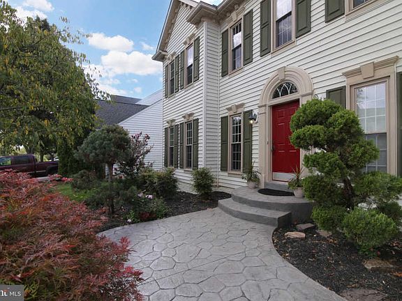 3rd image of 8176 Tillinghast Ln