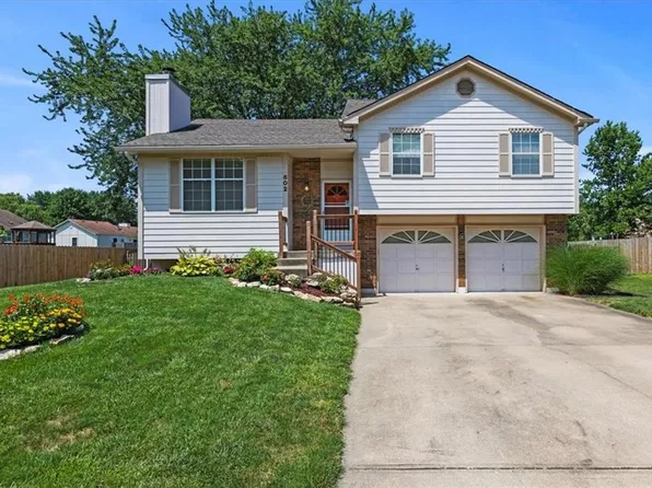 602 Woodson Ln, Greenwood, MO 64034