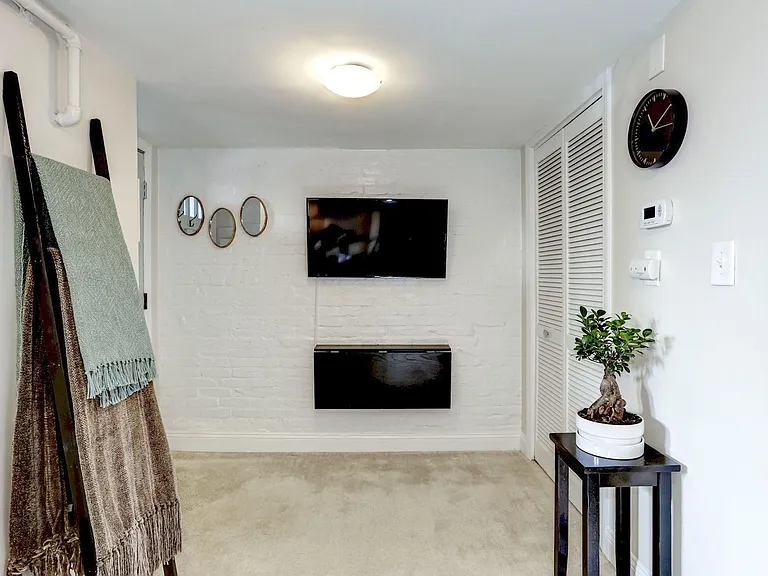 828 D St SE #1 — Photo 10