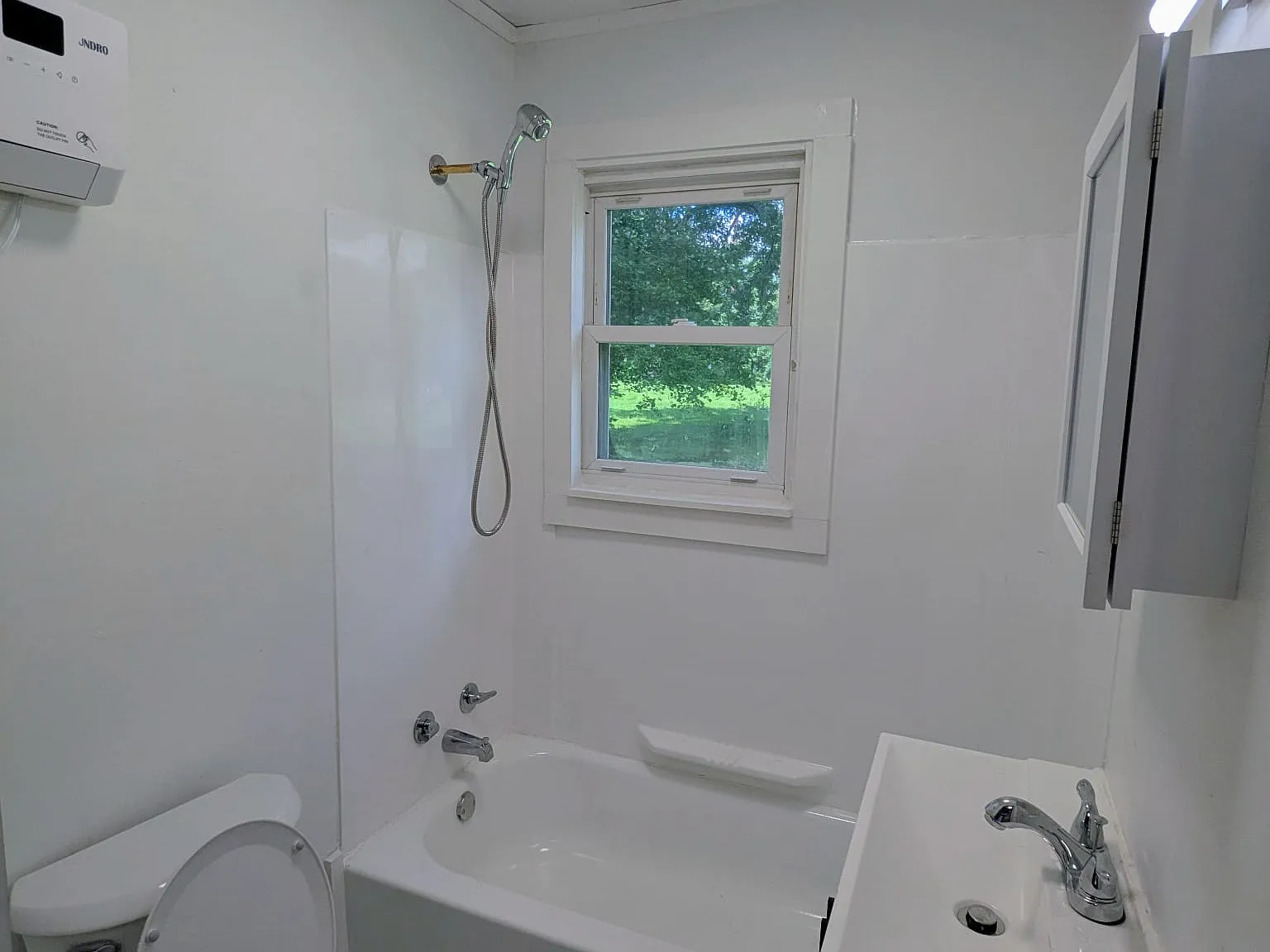 3 bed, 1200 sqft, $2,200 — Photo 4
