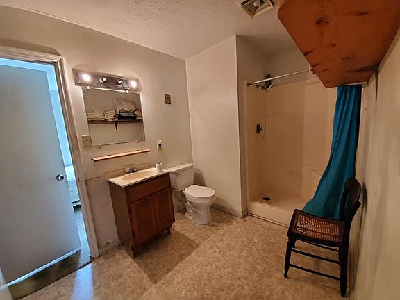 3rd image of 604 Clift St