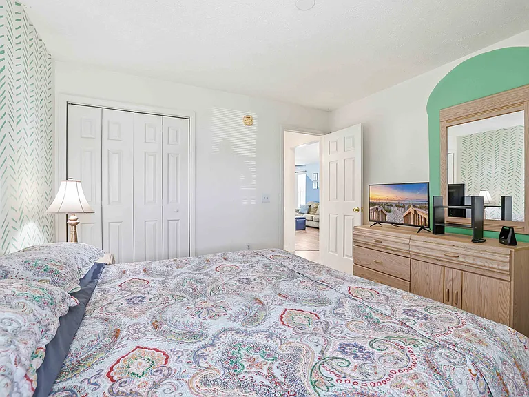 510 White River Dr #24F — Photo 12