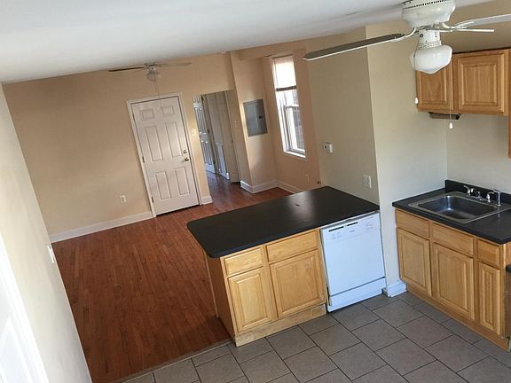3rd image of 1411 Moore St Floor 2