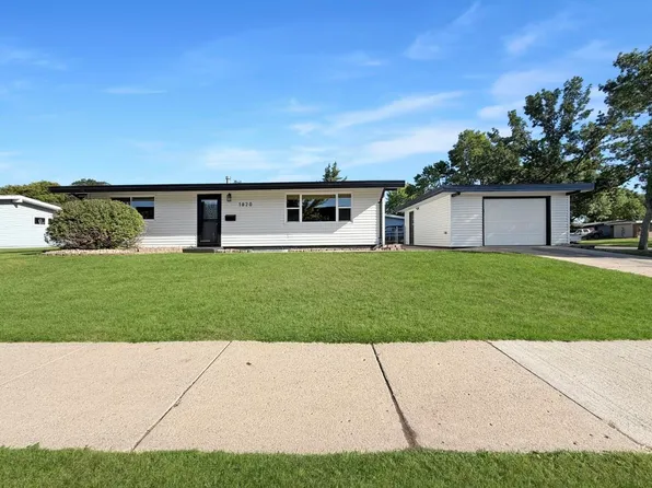 1820 2nd Ave SW, Minot, ND 58701