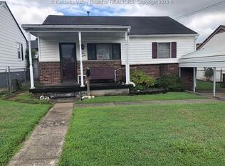 916 9th St, Nitro, WV 25143