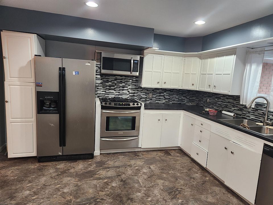 2nd image of 10 Cherokee Ln