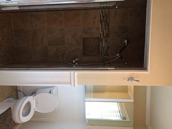 1255 Creekwood bath_03092016