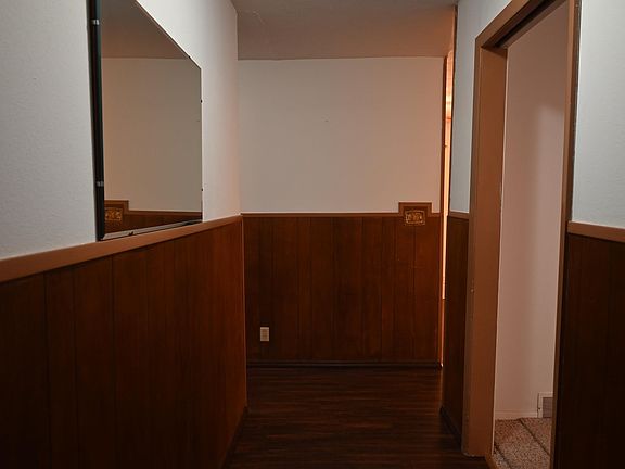 3rd image of 606 S Walnut St