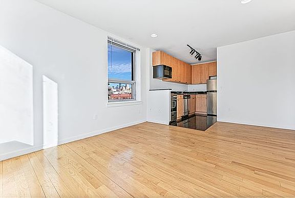5th image of 222 E 3rd St #1A0