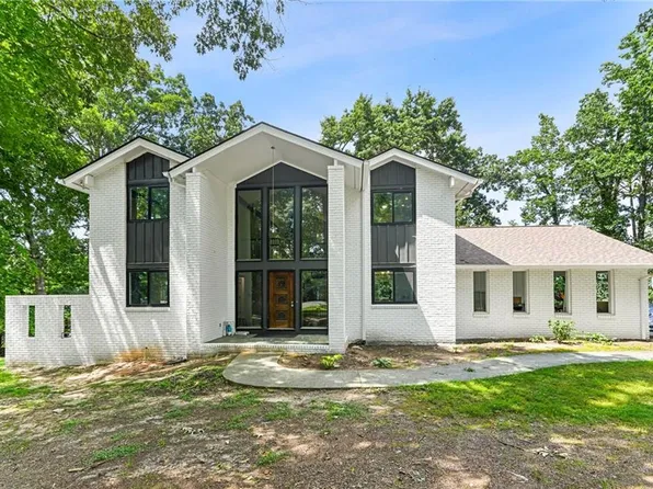 1113 Honeysuckle Dr, Canton, GA 30114