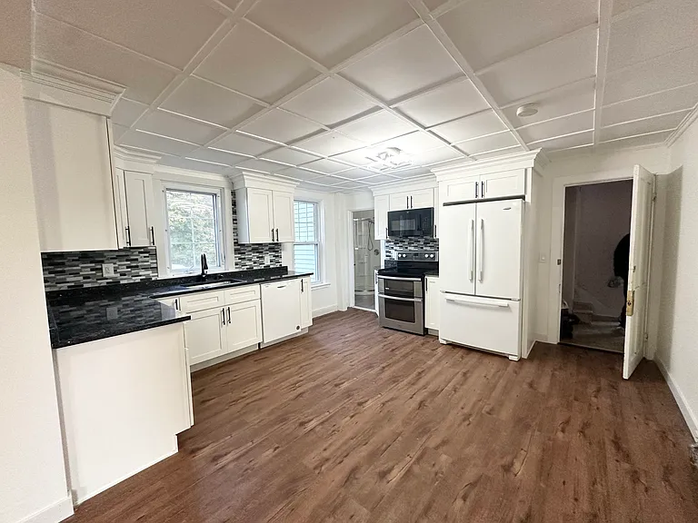 73 Asylum St #1 — Photo 2