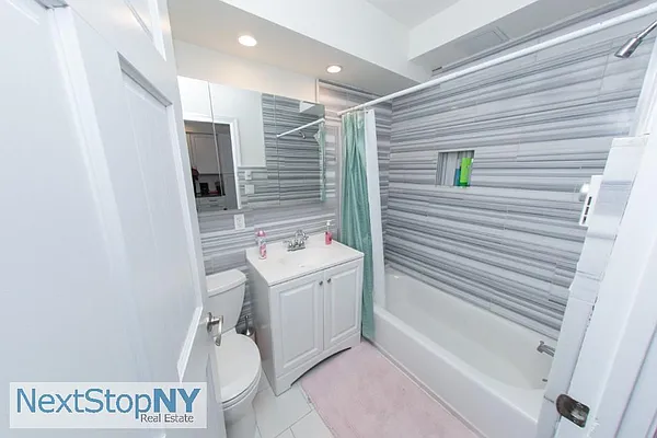Rented by NextStopNY | media 14