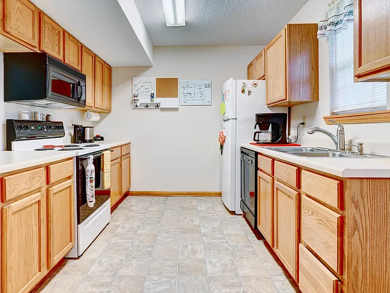 3410 Zinnia Dr — Photo 4