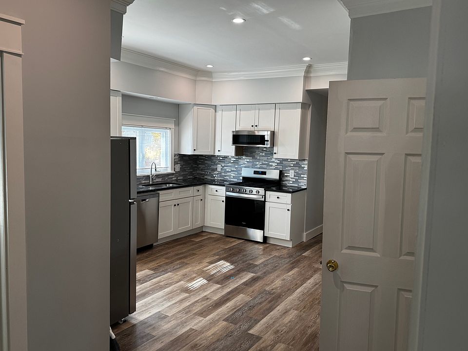 1st image of 320 Hildreth St