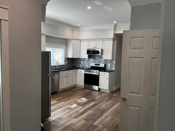 320 Hildreth St, Lowell, MA 01850