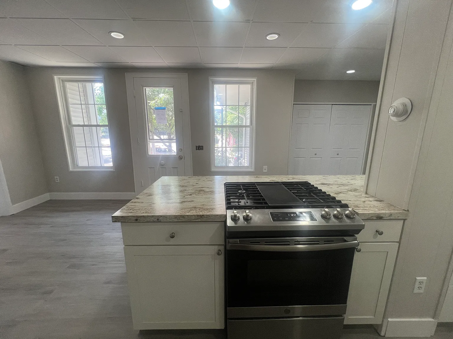 2 bed, 1.5 bath, 1000 sqft, $1,695 — Photo 3