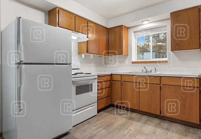 107 W 3rd St #1 — Photo 8