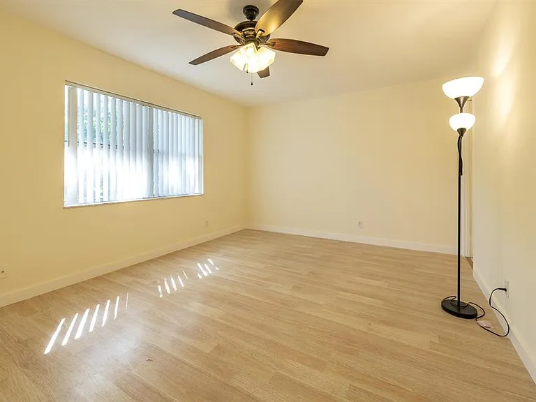 6061 N Falls Circle Dr #402 — Photo 20