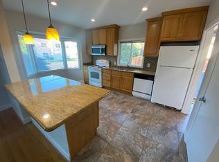 6304 SE Division St, Portland, OR 97206