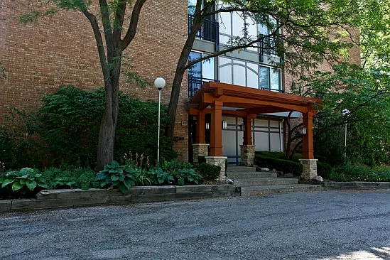 1833 Four Lakes Ave #2M — Photo 1