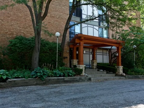 1833 Four Lakes Ave APT 2M, Lisle, IL 60532