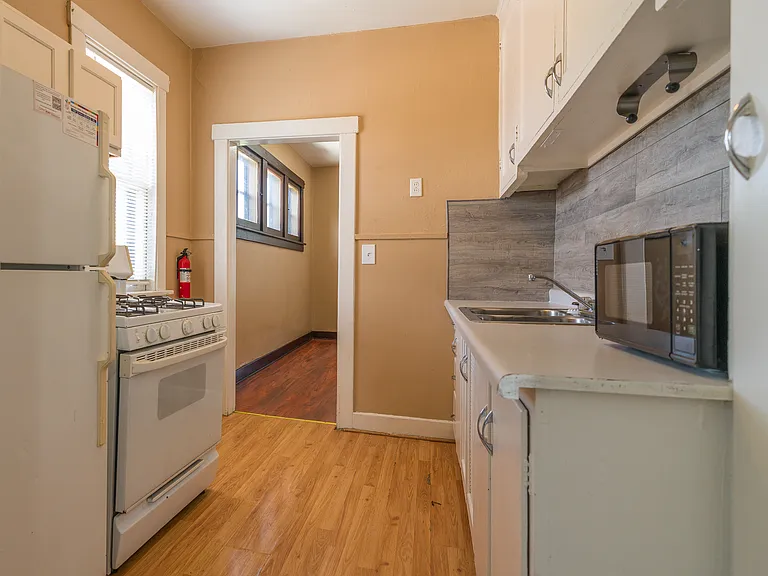 319 E Washington St — Photo 1