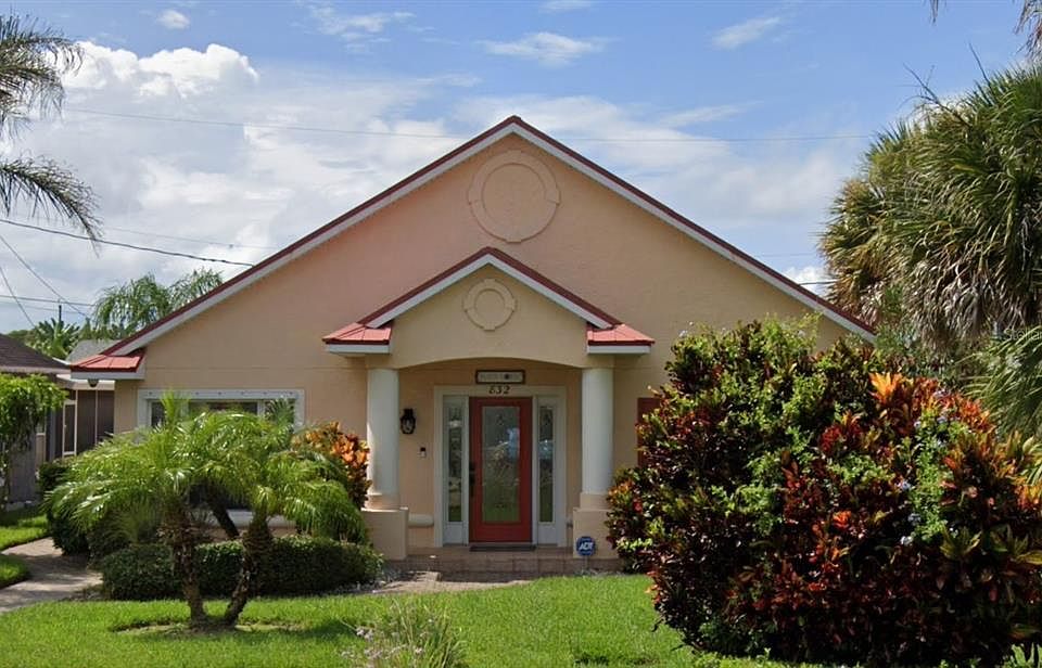 1st image of 832 E 25TH AVENUE