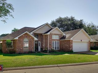 6033 Cambridge Dr, Alexandria, LA 71303