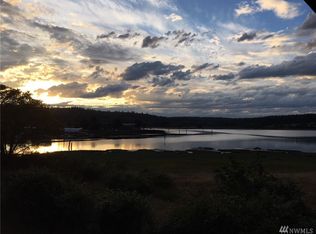 8105 Autumn Ln, Clinton, WA 98236