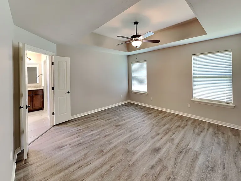 5720 Saint James Pl — Photo 11