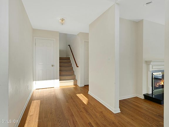 4th image of 501 W Lyon Farm Dr
