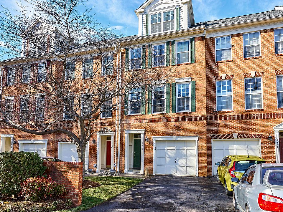 Great community, quiet neighborhood, off-street parking, one car garage.