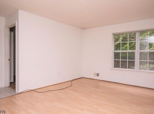 107 Prestwick Way #107, Edison, NJ 08820