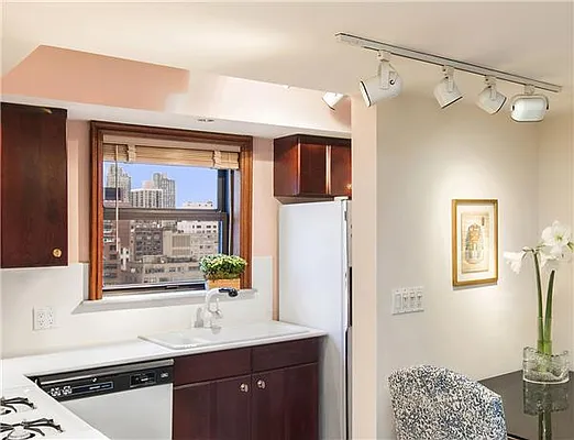 Sold by R New York | media 13