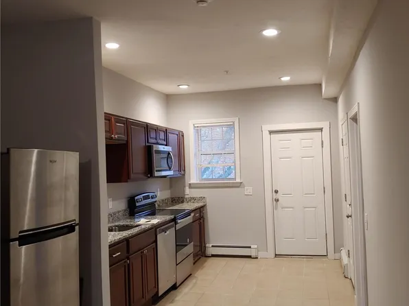 76 West St #8, Worcester, MA 01609