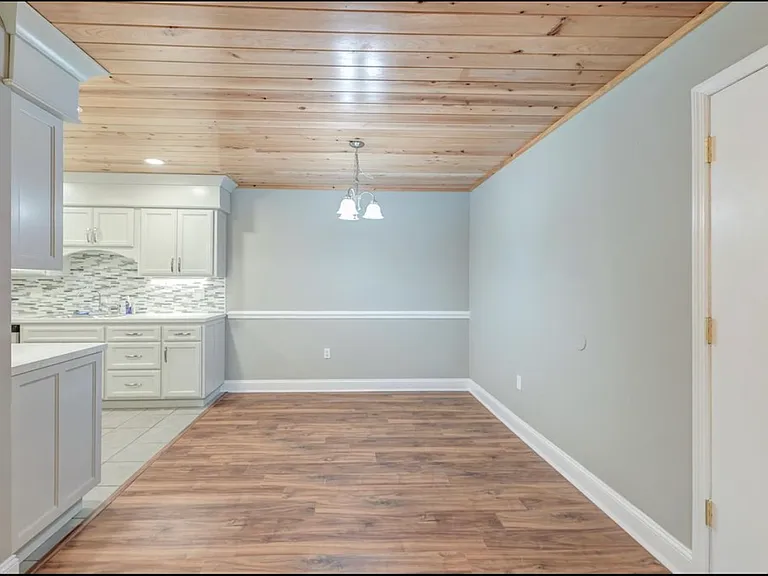1402 Camp Rd #6B — Photo 4