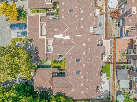 2nd image of 2376 Leptis Cir
