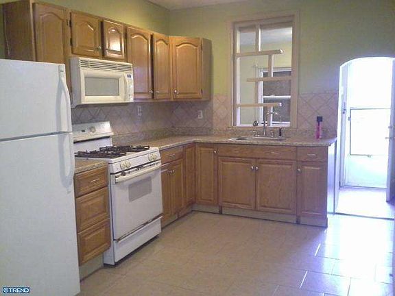 4th image of 961 E Schiller St