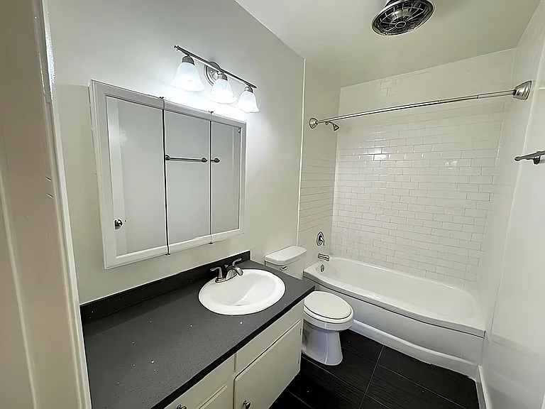 5030 Maplewood Ave #104 — Photo 11