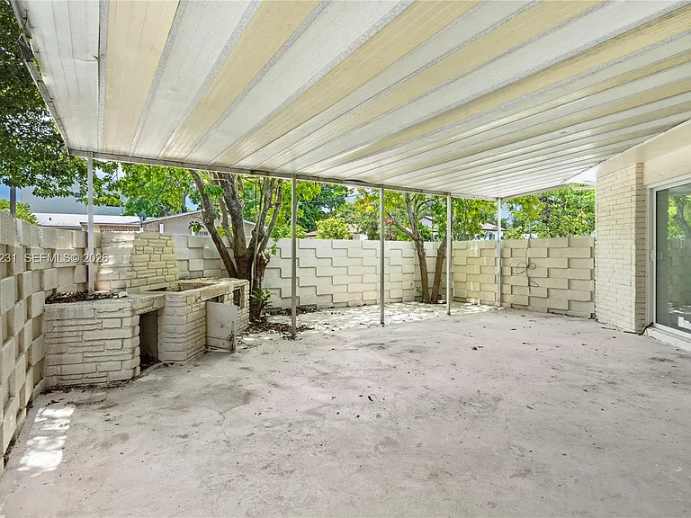 1701 NW 19th Ave — Photo 20