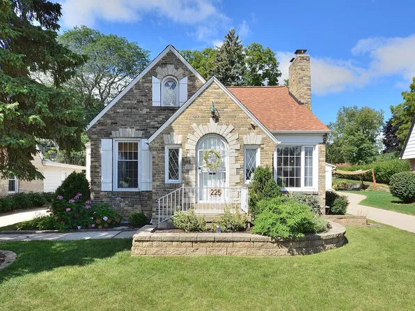 225 Glenview AVENUE, Wauwatosa, WI 53213