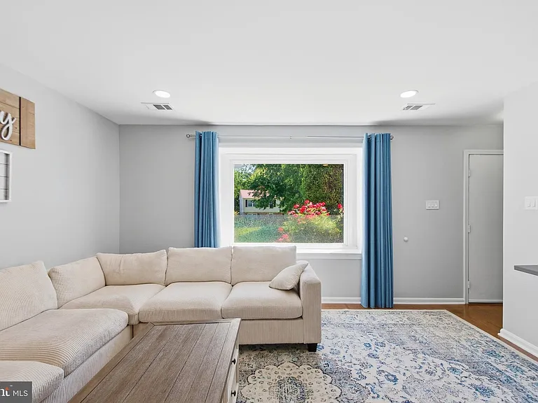 9120 Huber Ct — Photo 2
