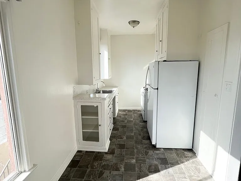 1147 Broad Ave — Photo 7