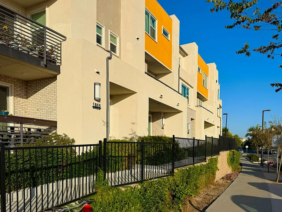 1859 Montage Ave