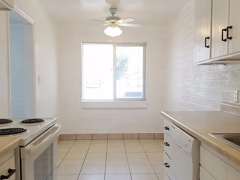 370 E. 200 N. — Photo 9