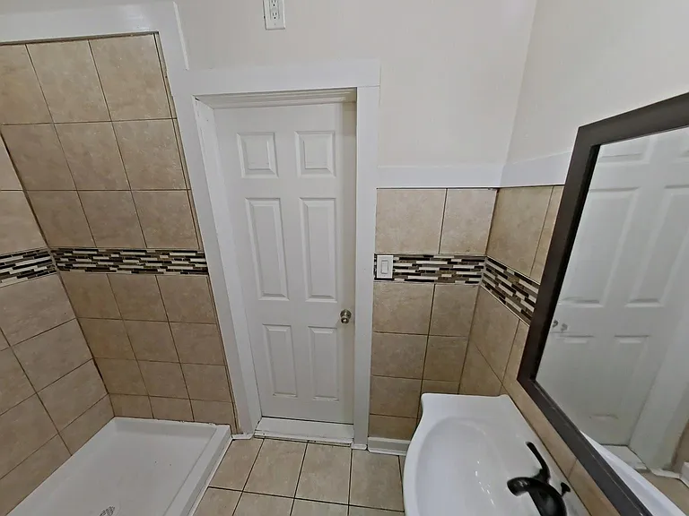 126 N 53rd St #1B — Photo 6
