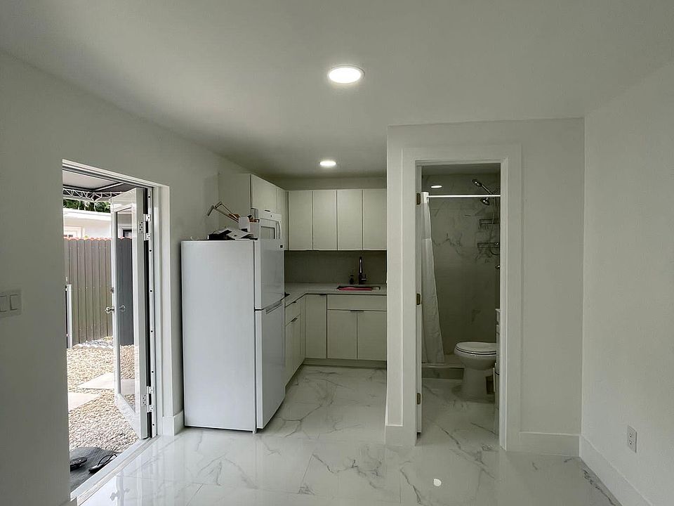 1st image of 1542 NE 145th St #1