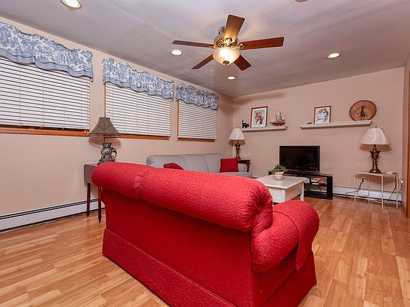 3rd image of 88 Shepherd Ln