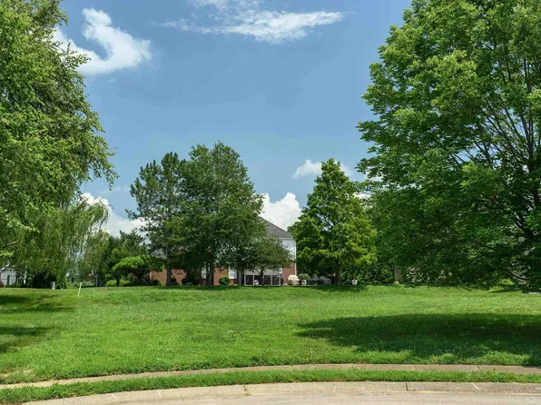 2200 Pebble Beach Dr, Newburgh, IN 47630